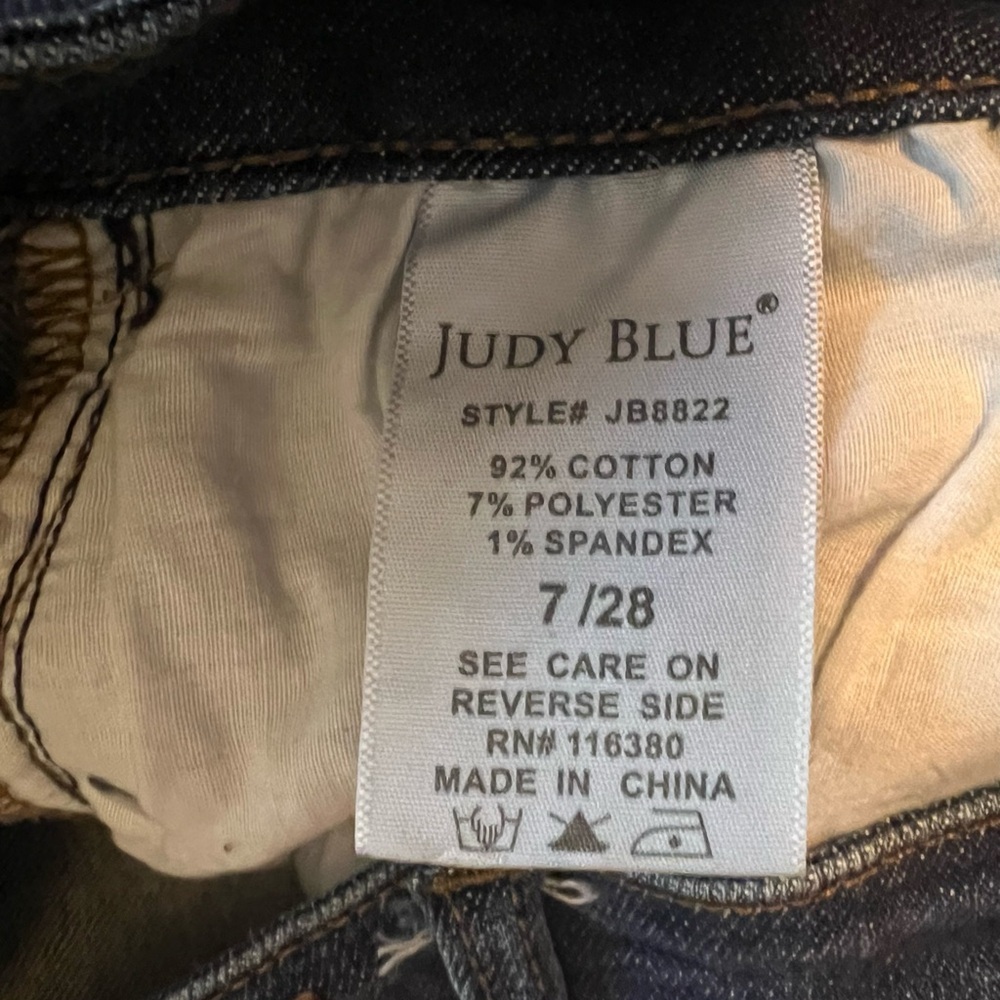 JUDY BLUE Mid Rise Cuffed Skinny Distressed 7/28 Dark Wash - Picture 5 of 9